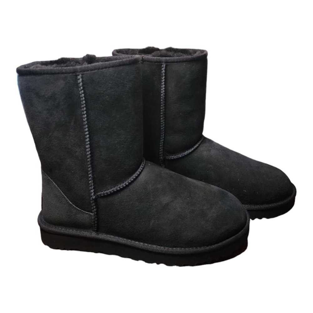 UGG Womens Classic Short II Black Sz.9 NWB